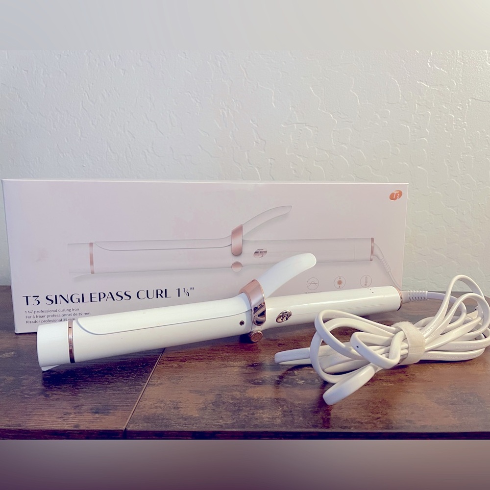 T3 SinglePass Curl Prof Curling Iron Custom Blend Ceramic 1 1/4 in